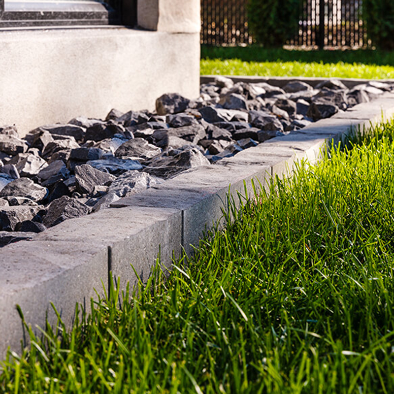 concrete, stone and brick curbs & edging for gardens, walkways and driveways | StonePlace Hardscape & Landscape Supplier, Showroom, Expert Advice